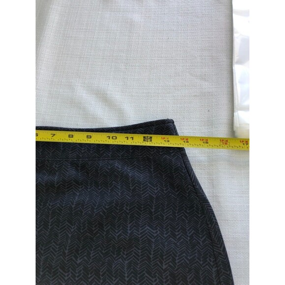 Athleta Size XS Fleece Lined Black Tech print Athletic mini skirt - Picture 7 of 9